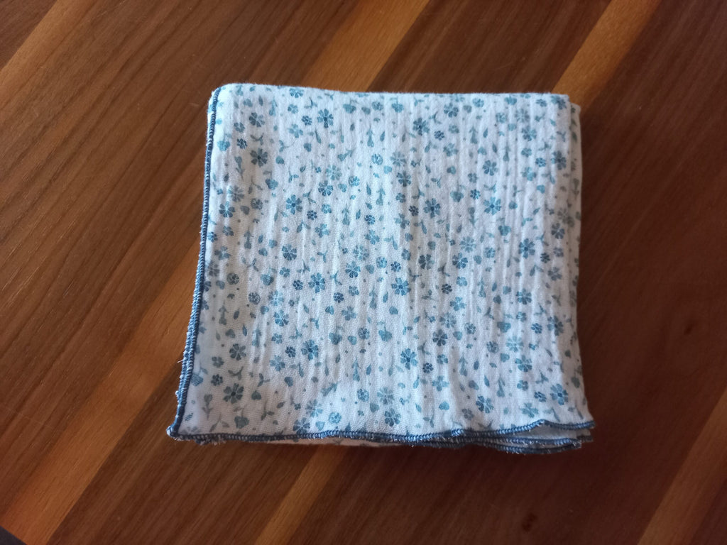 Nuschi 60x60cm - Streublumen blau