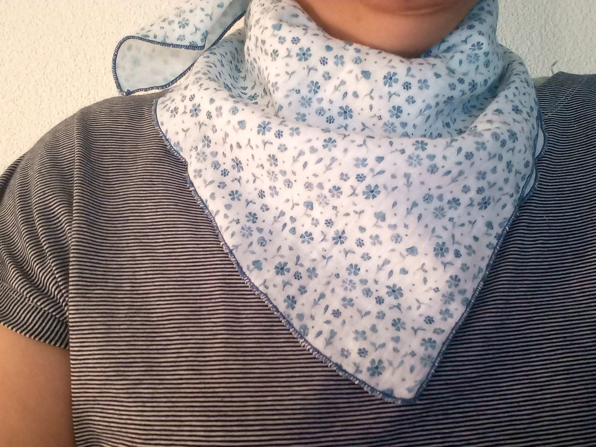 Nuschi 60x60cm - Streublumen blau