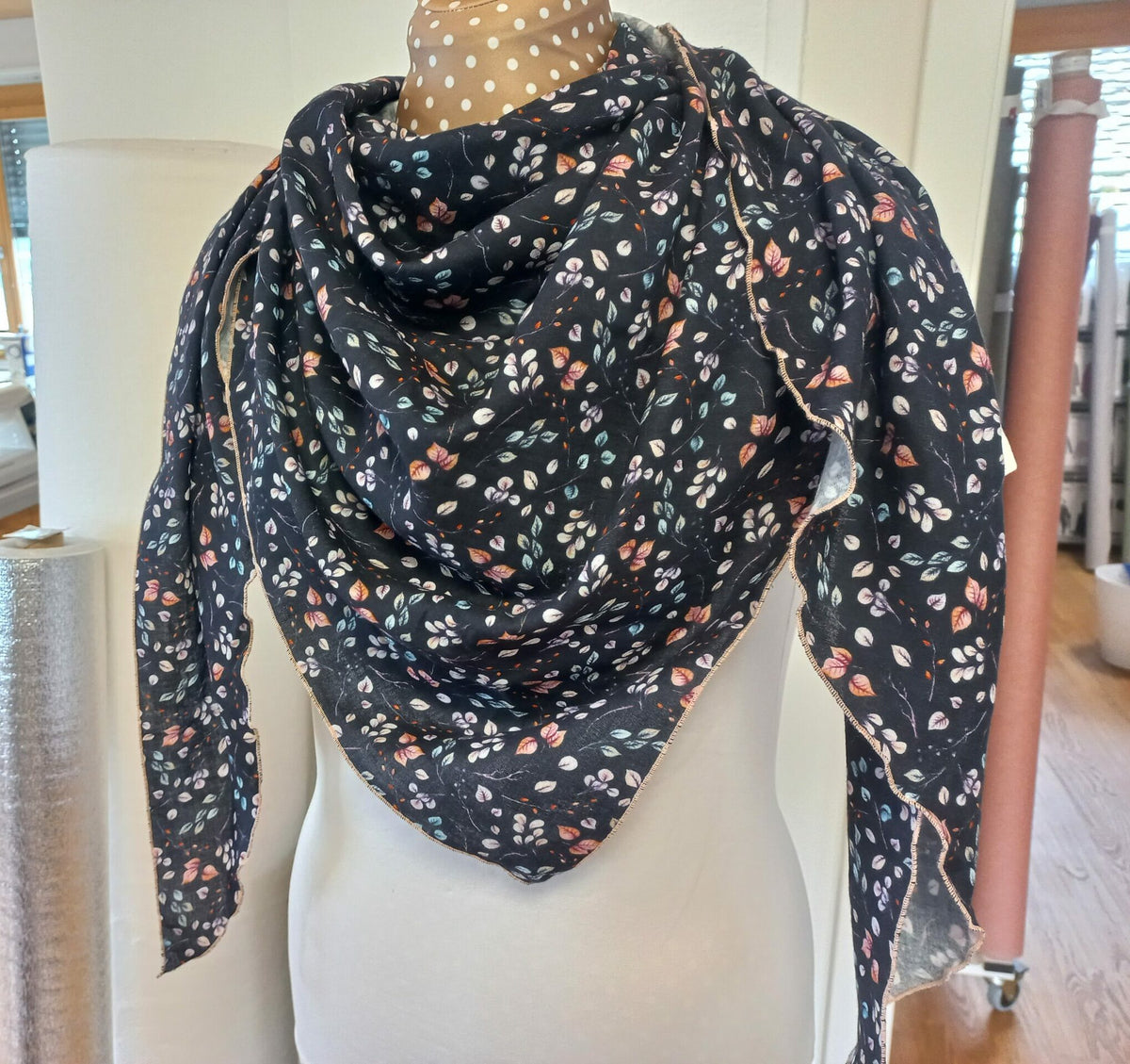 Musselin Dreiecksschal Laub rosa Rand