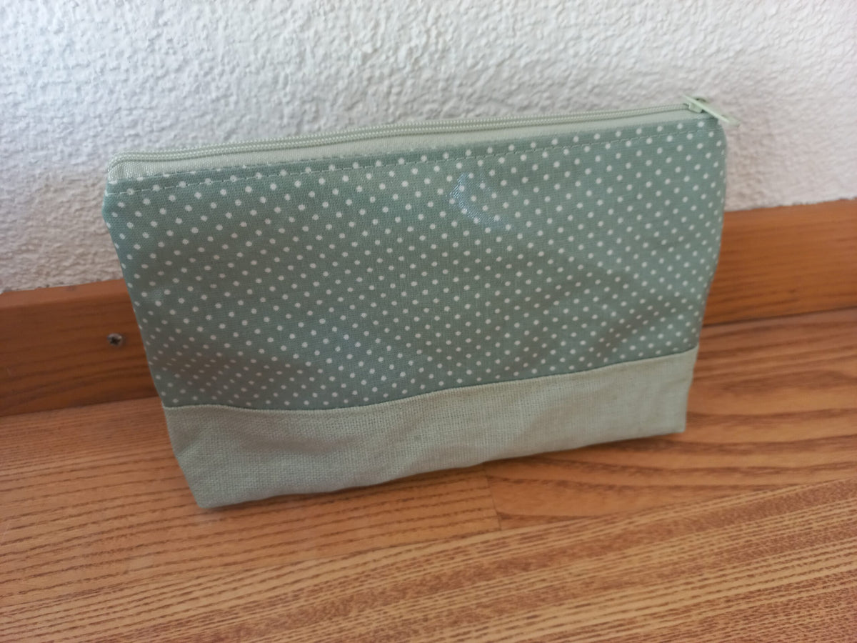 kleines Necessaire kleine Punkte grün