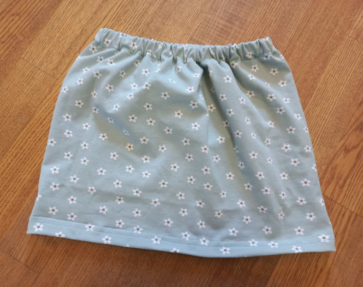Kinderrock feine Blumen Gr. 104
