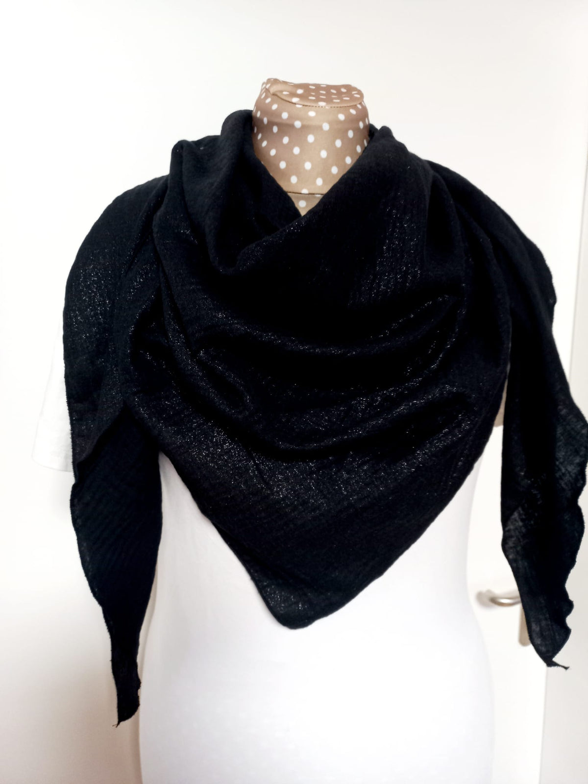 Musselin Dreiecksschal schwarz mit feinem Glitzer