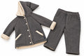 Kleiderset Blau Grösse 68 mit Kapuzenjacke und Hose, freigestellt auf weissem Hintergrund