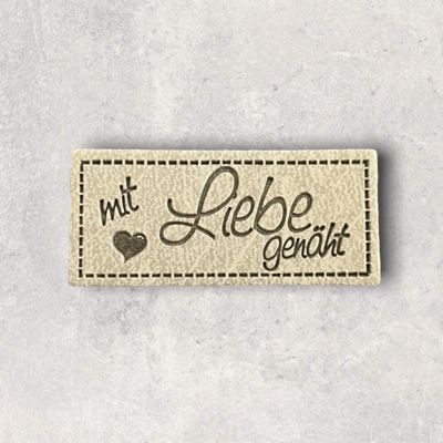 Kunstlederlabel mit Liebe genäht grau
