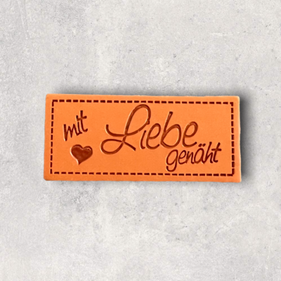 Kunstlederlabel mit Liebe genäht rotbraun