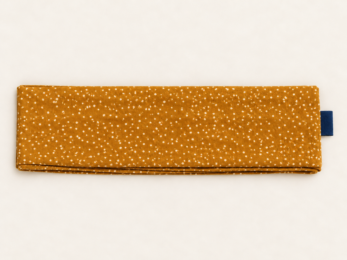 Handgenähtes Stirnband Dotties kupfer mit kleinen hellen Punkten, Querformat