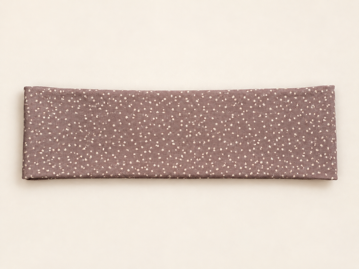 Handgenähtes Stirnband Dotties woodrose mit kleinen cremefarbenen Punkten